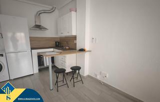 Apartament a Avenida Habaneras - Curva de Palangre. Apartamento reformado con terraza, en la provincia de alicante,