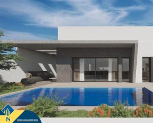 Xalet a Parque Acuático - Sector 25. Villa con piscina privada, en la provincia de alicante, en la ci