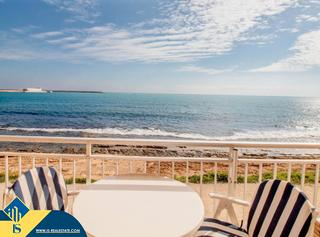 Appartement à Playa de los Náufragos. Apartamento con terraza, en la provincia de alicante, en la ciud