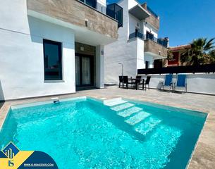 Xalet a Zona Carrefour - Urbanizaciones. Villa con piscina privada, en la provincia de alicante, en la ci