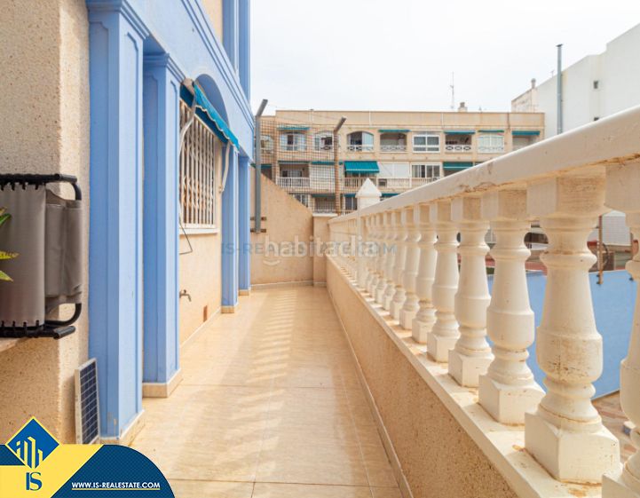 Foto c1f6f944-2e22-4d7c-b4a9-d82953e6c40b. Pis amb piscina a Zona Playa de los Locos Torrevieja