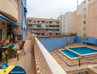 Flat in Zona Playa de los Locos. Apartamento con piscina comunitaria, en la provincia de alicante