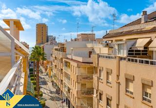 Penthouse in Las Piscinas Naturales. Ático con terraza, en la provincia de alicante, en la ciudad de