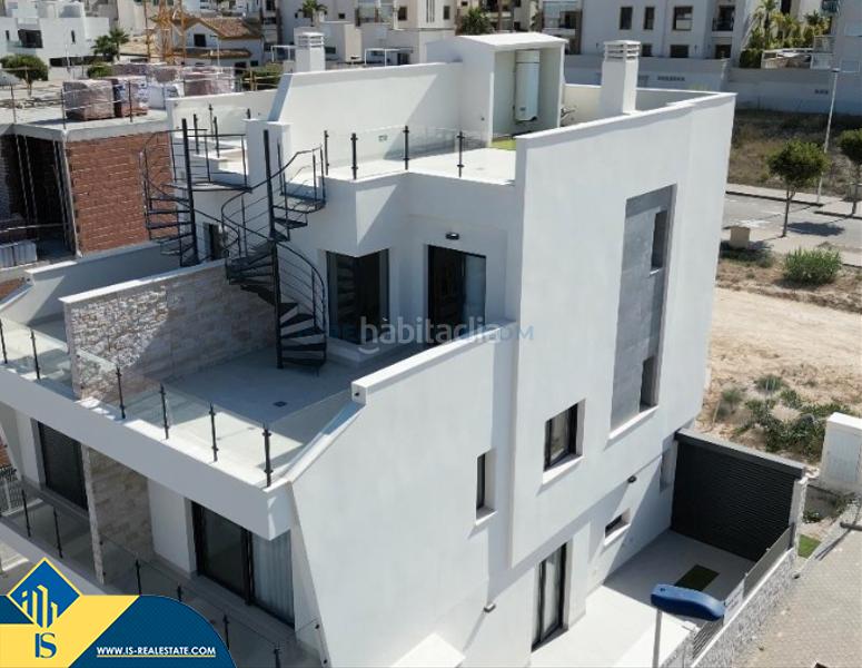 Foto 3098853b-27df-4e13-882a-e5b7898f2922. Xalet amb aparcament piscina a Los Secanos Guardamar del Segura