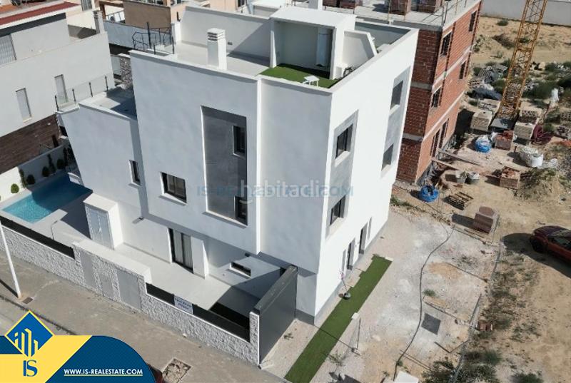 Foto c24960f7-70e4-4771-bec8-e589d0d6d96d. Xalet amb aparcament piscina a Los Secanos Guardamar del Segura