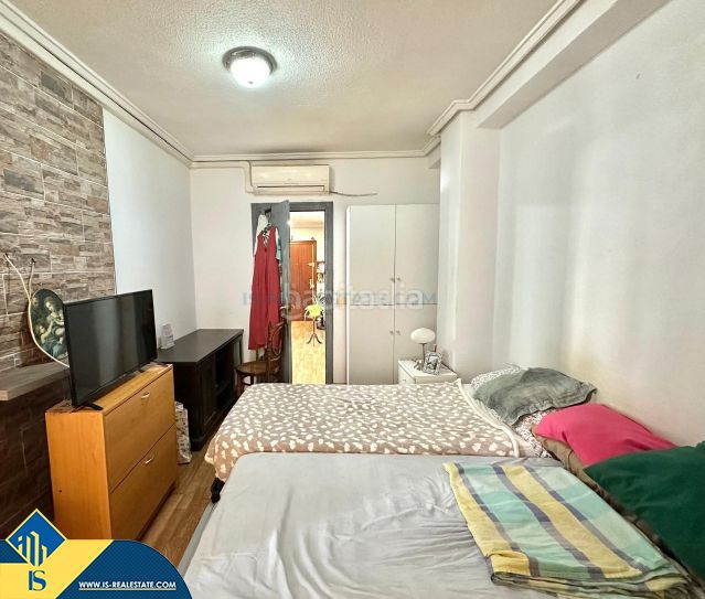 Foto 23c7b704-617d-41ea-9cec-2b75fa8eaeaa. Piso apartamento con terraza, en la provincia de alicante, en la ciudad , en la zona de playa del cura. 2 habitaciones | 1 en Torrevieja