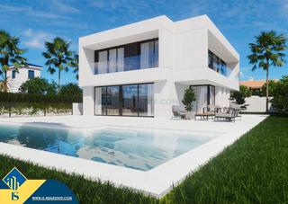 Chalet à La Zenia. Casas en construcción con piscina privada, en la provincia de al