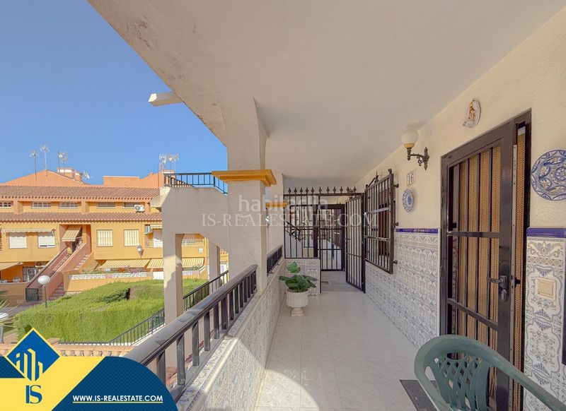 Foto 561ae3ea-6aa7-41a5-92d2-45750780a760. Apartamento  con terraza, en la provincia de alicante, en la ciudad . 2 habitaciones | 60 m² | 100 metros del mar en Torrevieja