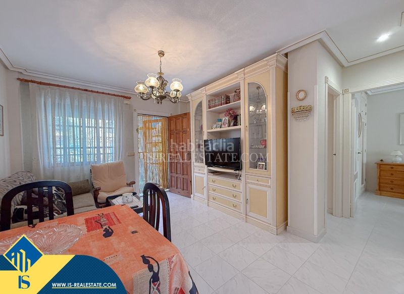 Foto 780d02eb-02fc-48e1-8ec2-42572fbf3bf1. Apartamento  con terraza, en la provincia de alicante, en la ciudad . 2 habitaciones | 60 m² | 100 metros del mar en Torrevieja