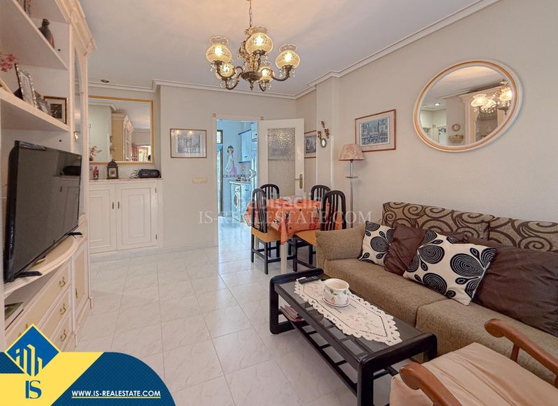Foto 7d7aedef-e19e-4fdb-8aa0-250cbdafeda4. Apartamento  con terraza, en la provincia de alicante, en la ciudad . 2 habitaciones | 60 m² | 100 metros del mar en Torrevieja