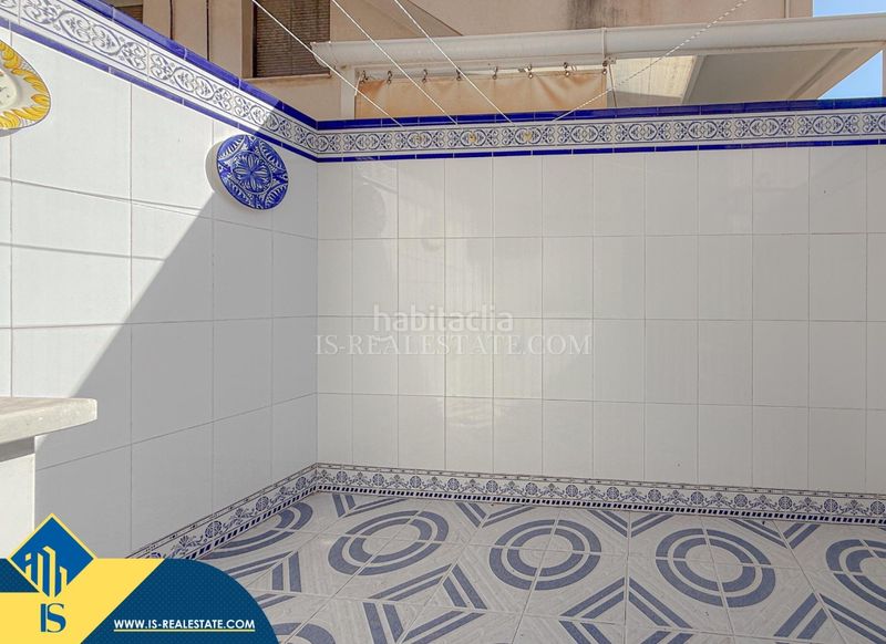 Foto ed785e5c-2fee-4e1b-952e-5c306fea7172. Apartamento  con terraza, en la provincia de alicante, en la ciudad . 2 habitaciones | 60 m² | 100 metros del mar en Torrevieja