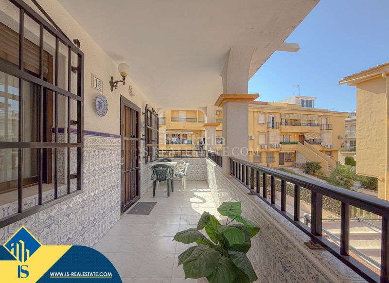Foto f7eaf0c7-f1b7-41ae-b348-dbea1475faa7. Apartamento  con terraza, en la provincia de alicante, en la ciudad . 2 habitaciones | 60 m² | 100 metros del mar en Torrevieja