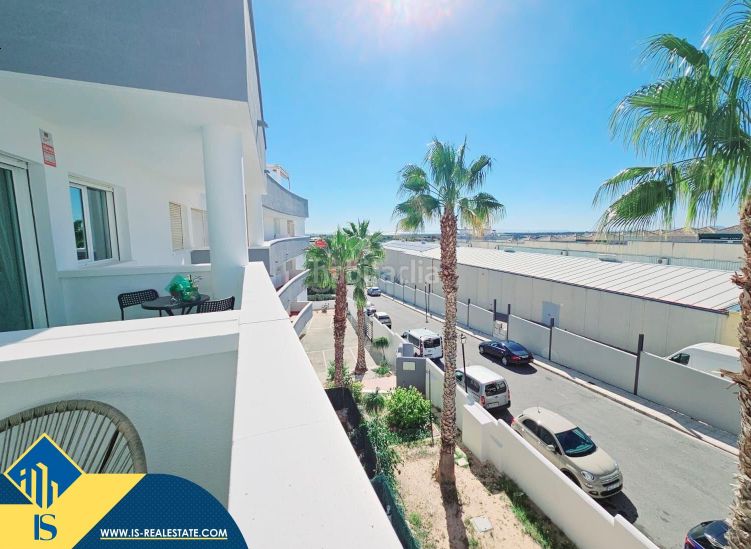 Foto 6adcd758-a2e2-4e3a-a867-2a8ea9e0d2f1. Piso apartamento con piscina comunitaria, en la provincia de alicante, en la ciudad , en la zona de playa del cura. 2 habi en Torrevieja
