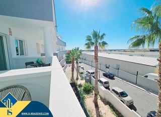 Piso en Las Piscinas Naturales. Apartamento con piscina comunitaria, en la provincia de alicante
