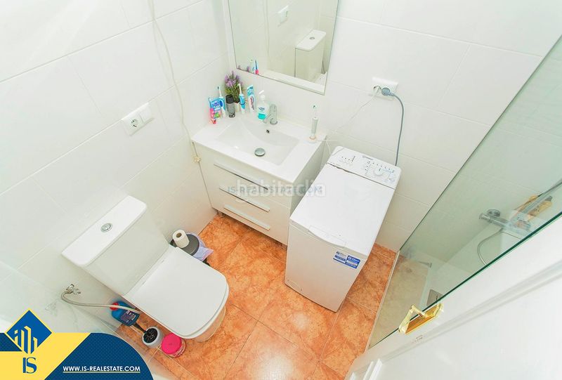 Foto 2670253f-fe82-4992-9f9e-c73040145ff9. Apartamento  reformado con piscina comunitaria, en la provincia de alicante, en la ciudad . 2 habitaciones | 59 m² | 2 en Torrevieja