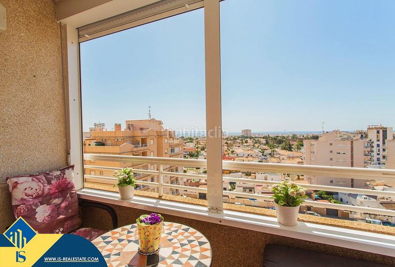 Foto 9462e746-b97b-446b-9db0-cc0ca67d70cb. Apartamento  reformado con piscina comunitaria, en la provincia de alicante, en la ciudad . 2 habitaciones | 59 m² | 2 en Torrevieja