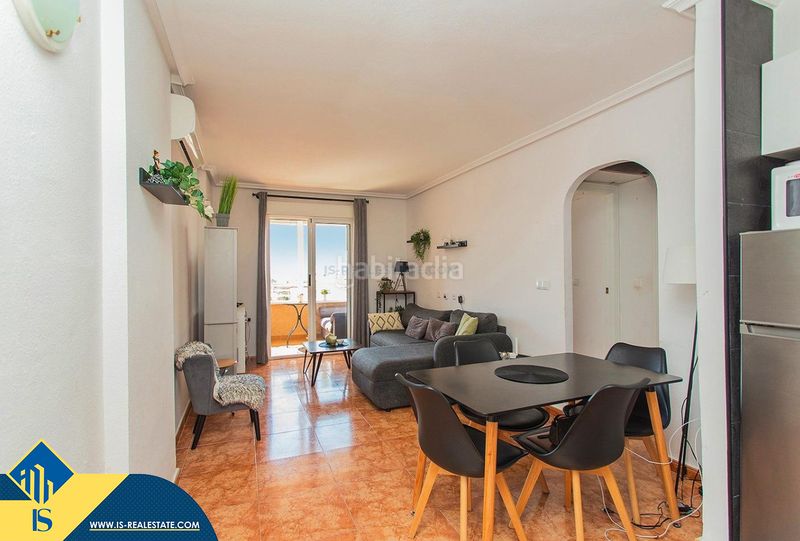 Foto ac0945fb-d3f4-46d7-9b77-7e57bfbd8b45. Apartamento  reformado con piscina comunitaria, en la provincia de alicante, en la ciudad . 2 habitaciones | 59 m² | 2 en Torrevieja