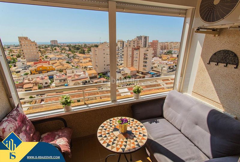 Foto c7426278-d2e8-4343-bb86-4b0ee6b5c5a8. Apartamento  reformado con piscina comunitaria, en la provincia de alicante, en la ciudad . 2 habitaciones | 59 m² | 2 en Torrevieja