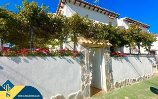 Apartment in Los Balcones-Los Altos. Apartamento con terraza, en la provincia de alicante, en la ciud