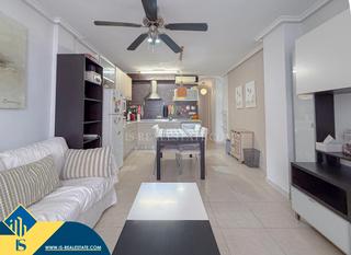 Apartamento en Las Piscinas Naturales. Apartamento reformado con terraza, en la provincia de alicante,