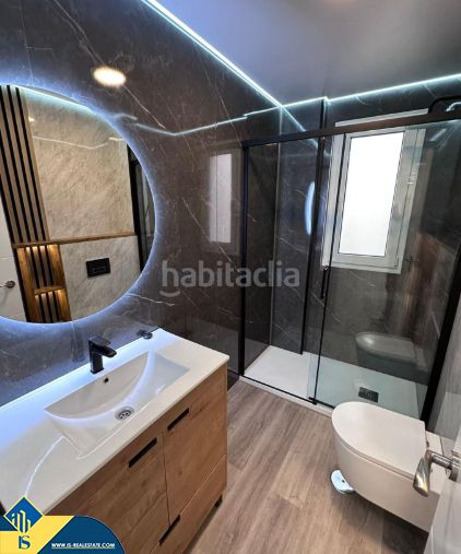 Foto 135d6824-569d-41c7-86eb-361080b7baf8. Piso apartamento con terraza, en la provincia de alicante, en la ciudad , en la zona de playa del cura. 3 habitaciones | 8 en Torrevieja