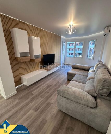 Foto b77a7495-ae42-47c7-bb9a-86899e87e152. Piso apartamento con terraza, en la provincia de alicante, en la ciudad , en la zona de playa del cura. 3 habitaciones | 8 en Torrevieja