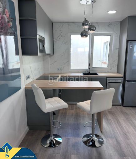 Foto b7d276a9-fecb-499f-af6f-8390ecbf89d6. Piso apartamento con terraza, en la provincia de alicante, en la ciudad , en la zona de playa del cura. 3 habitaciones | 8 en Torrevieja