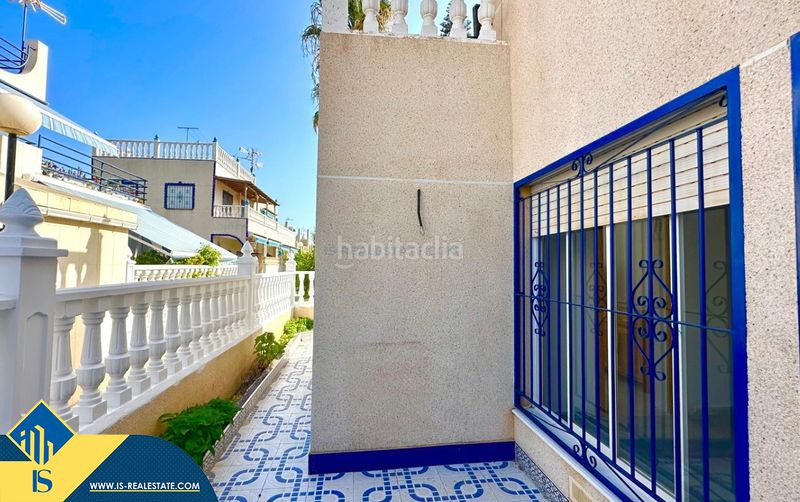 Foto 02a92345-521f-4a71-a7e8-9cb603104fba. Casa adosada casa con piscina comunitaria, en la provincia de alicante, en la ciudad . 3 habitaciones | 80 m² | 3 kilómetros del m en Torrevieja