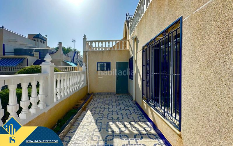 Foto 0f43797d-fcc4-45ee-bd04-de236b0f212b. Casa adosada casa con piscina comunitaria, en la provincia de alicante, en la ciudad . 3 habitaciones | 80 m² | 3 kilómetros del m en Torrevieja