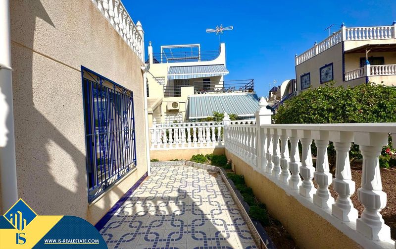 Foto 410a0cb2-c869-4605-8e1f-c48264acaec1. Casa adosada casa con piscina comunitaria, en la provincia de alicante, en la ciudad . 3 habitaciones | 80 m² | 3 kilómetros del m en Torrevieja