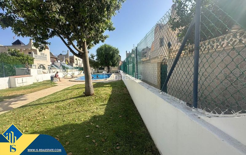 Foto 5a22a614-4701-4aa1-9c84-5c248b53556e. Casa adosada casa con piscina comunitaria, en la provincia de alicante, en la ciudad . 3 habitaciones | 80 m² | 3 kilómetros del m en Torrevieja