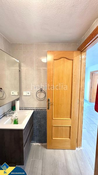 Foto c3772539-ecd0-4418-acdc-5116c5a8a1bc. Casa adosada casa con piscina comunitaria, en la provincia de alicante, en la ciudad . 3 habitaciones | 80 m² | 3 kilómetros del m en Torrevieja