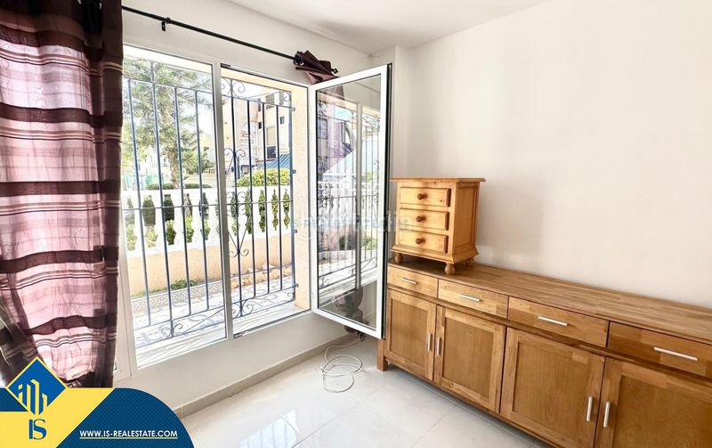Foto ce2bd757-c29c-4635-b185-47fd224f4907. Casa adosada casa con piscina comunitaria, en la provincia de alicante, en la ciudad . 3 habitaciones | 80 m² | 3 kilómetros del m en Torrevieja
