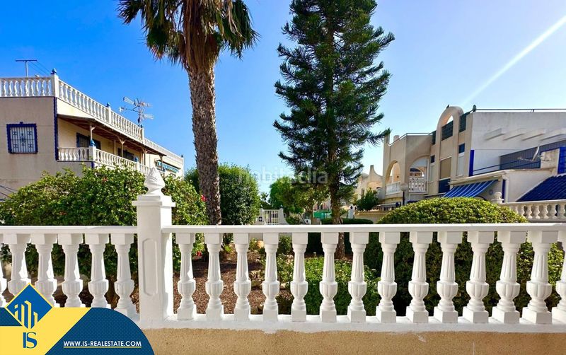 Foto f6b7d6e6-2155-4db2-a77c-5b2278001ea6. Casa adosada casa con piscina comunitaria, en la provincia de alicante, en la ciudad . 3 habitaciones | 80 m² | 3 kilómetros del m en Torrevieja