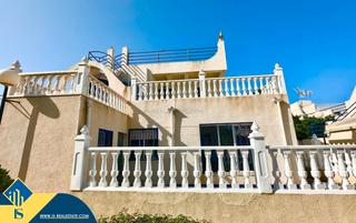 Maison jumelée à Zona Carrefour - Urbanizaciones. Casa con piscina comunitaria, en la provincia de alicante, en la