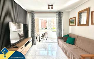 Apartment in Nueva Torrevieja. Apartamento reformado con piscina comunitaria, en la provincia d