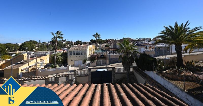 Foto dc8c64bd-d94f-4bff-8cfa-76d4194a6cd6. Casa amb aparcament piscina a Lomas de Cabo Roig - Los Dolses Orihuela