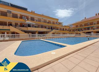 Haus in Los Europeos. Casa con piscina comunitaria, en la provincia de alicante, en la
