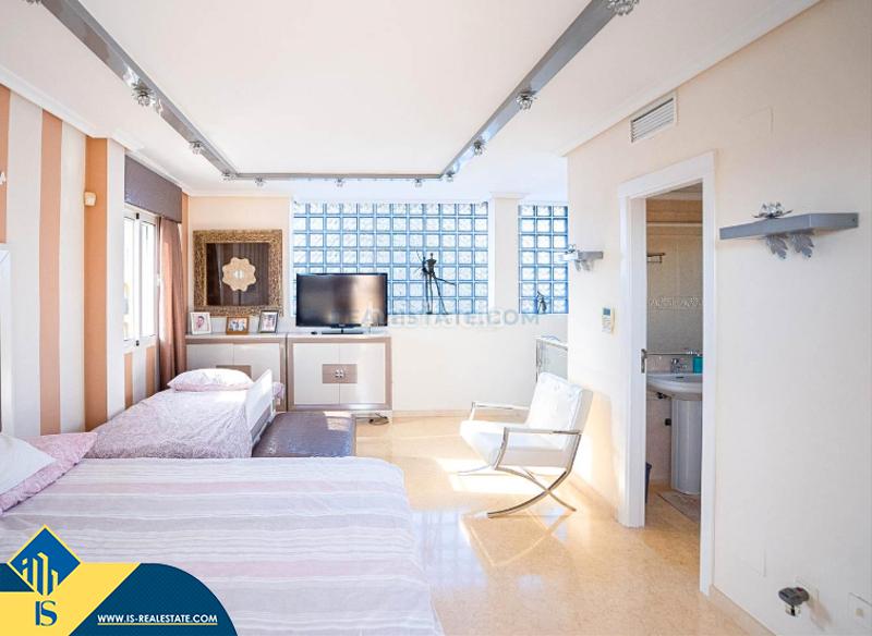 Foto 05cadb85-dbe4-4740-9570-ab0c93dcbf86. Chalet avec parking piscine dans Cañada del Molino Torrevieja