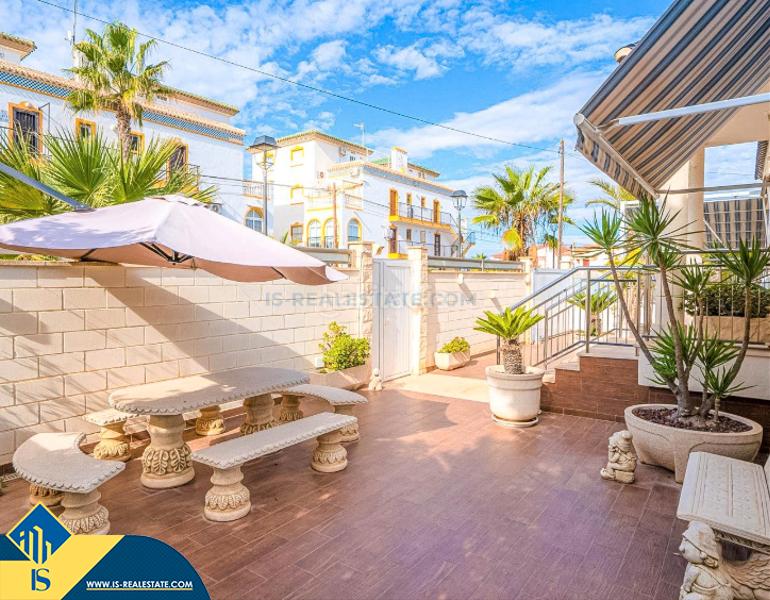 Foto 2c84caee-8acb-4091-839b-e39009764829. Chalet avec parking piscine dans Cañada del Molino Torrevieja