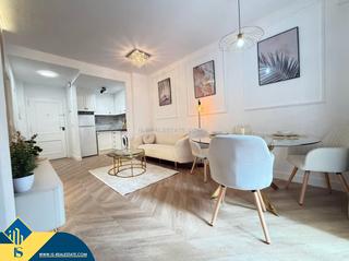 Apartment in Parque de las Naciones. Apartamento reformado con piscina comunitaria, en la provincia d