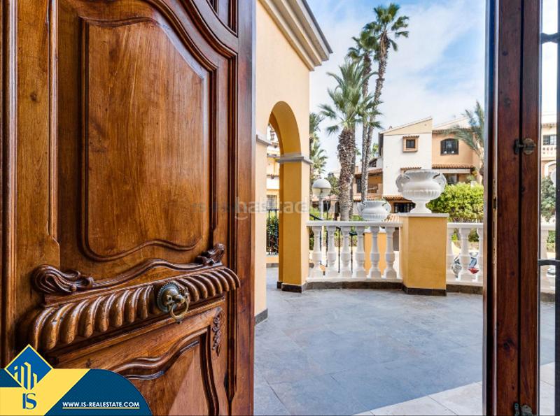 Foto 4fb2476b-a15f-4387-94c4-77dc70016e39. Pis amb aparcament piscina a Zona Playa de los Locos Torrevieja