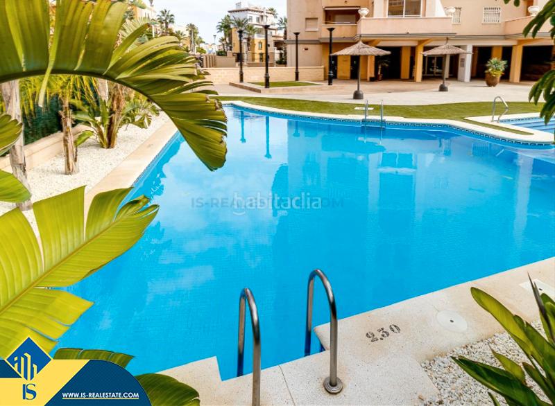 Foto 96a8e8a6-395b-4c5a-8a6c-365e104f1bb7. Pis amb aparcament piscina a Zona Playa de los Locos Torrevieja