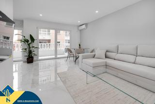 Apartamento en Las Piscinas Naturales. Apartamento con terraza, en la provincia de alicante, en la ciud
