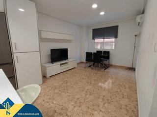 Apartamento en Antonio Machado. Apartamento reformado con piscina comunitaria, en la provincia d