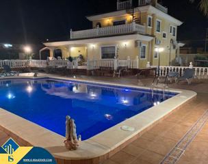 Xalet a Los Balcones-Los Altos. Villa con piscina privada, en la provincia de alicante, en la ci