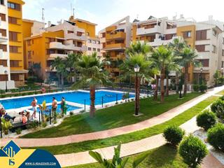 Apartamento en Punta Prima. Apartamento con piscina comunitaria, en la provincia de alicante