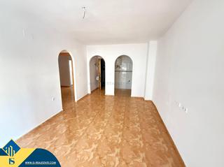 Apartment in Las Piscinas Naturales. Apartamento con balcón, en la provincia de alicante, en la ciuda