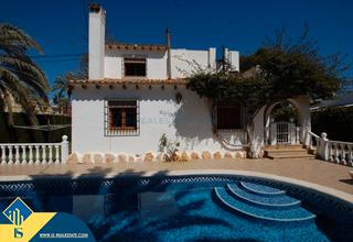 Chalet in Cabo Roig. Villa con piscina privada, en la provincia de alicante, en la ci