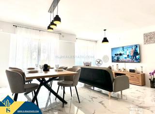 Etagenwohnung in Punta Prima. Apartamento parcialmente renovado con piscina comunitaria, en la